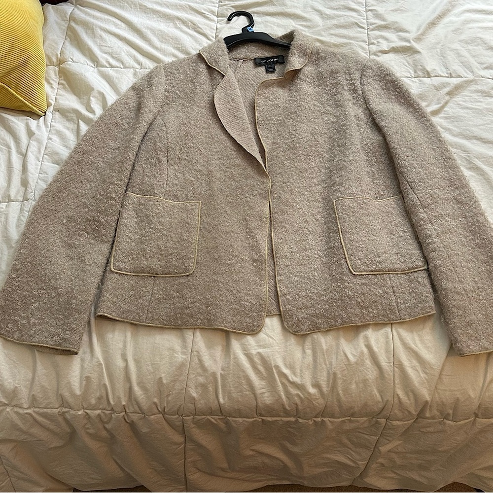 St. John mohair and wool blend beige fuzzy jacket with padded shoulders size 10